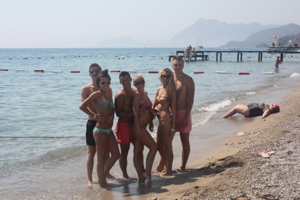 Мужчины на нудистком пляже