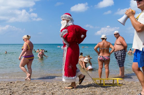 Смешные люди на море