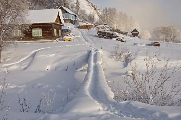 Заснеженная русская деревня