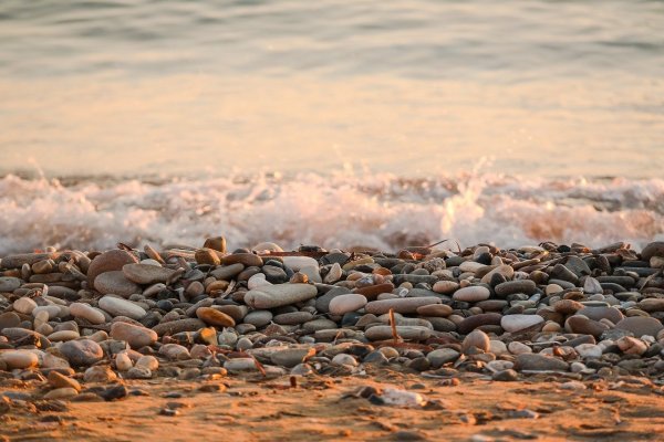 Каменный пляж