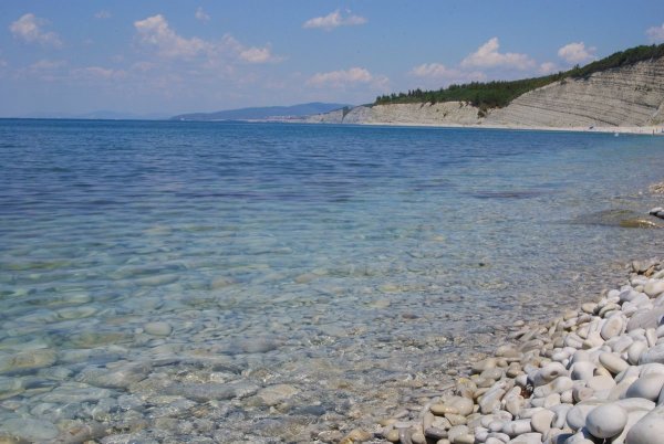 Геленджик галечный пляж