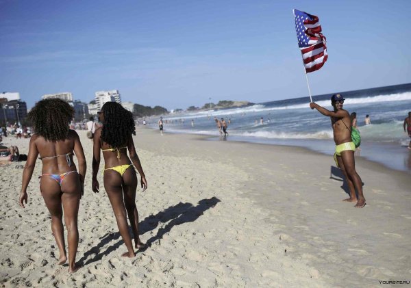 Пляж Копакабана Рио-де-Жанейро девушки