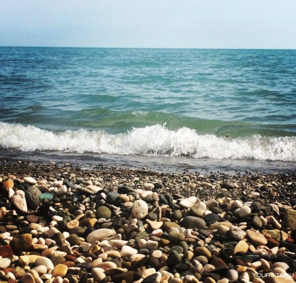 Галечный пляж Абхазия