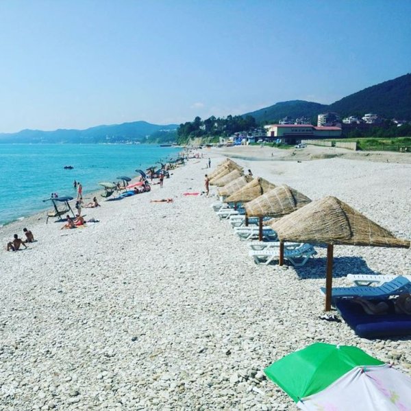 Пляж Агой Небуг