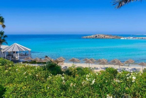 Нисси Бич Айя-Напа