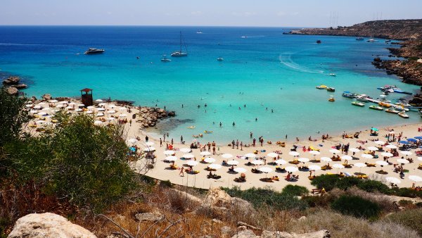 Кипр бухта Нисси Бич