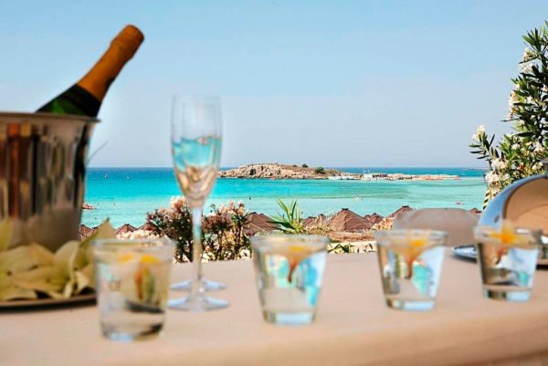 Айя Напа Нисси Бич тусовки