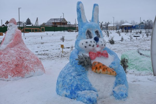 Фигурки из снега