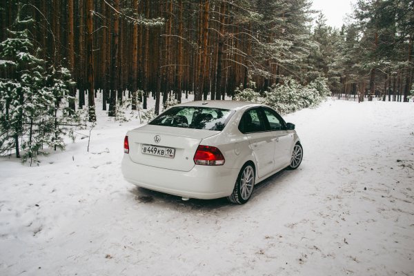 VW Polo sedan Vossen CVT 17