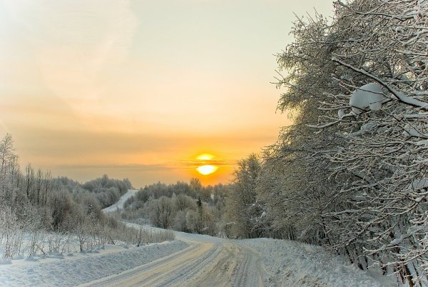 Зимняя дорога уходящая в даль