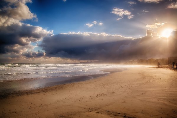 Безлюдный пляж