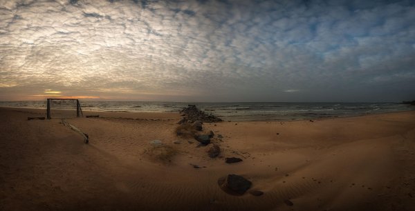 Пустынный пляж