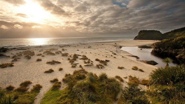 Пустынный берег моря