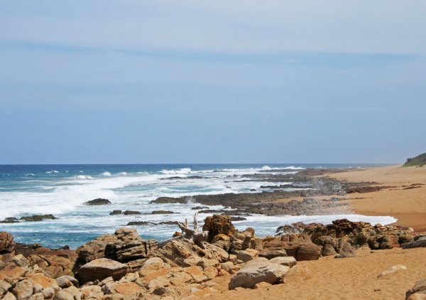 Пляж опустел