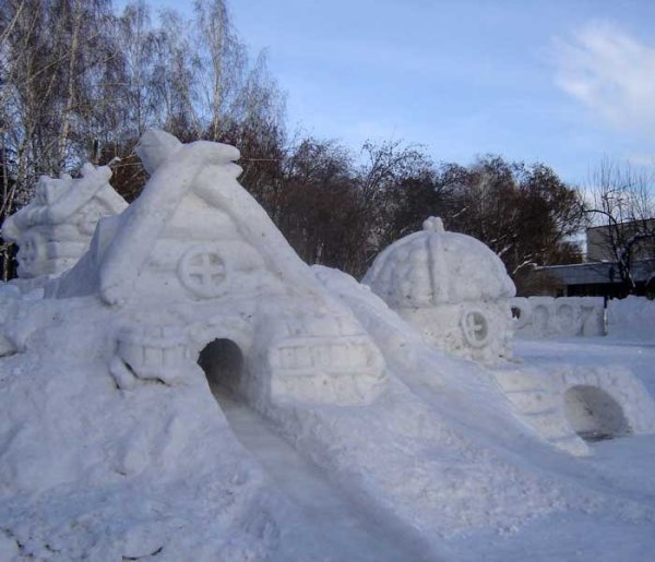 Постройка снежной горки