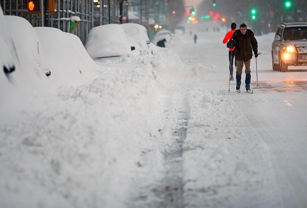 Снежные заносы в городе