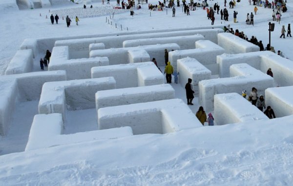 Самый большой снежный Лабиринт