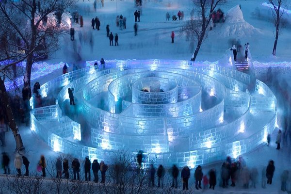 Зимний Лабиринт из льда