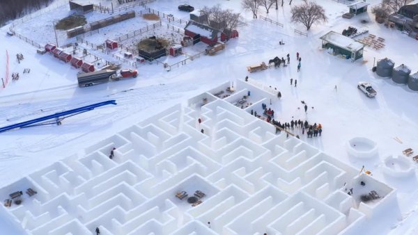 Самый большой снежный Лабиринт