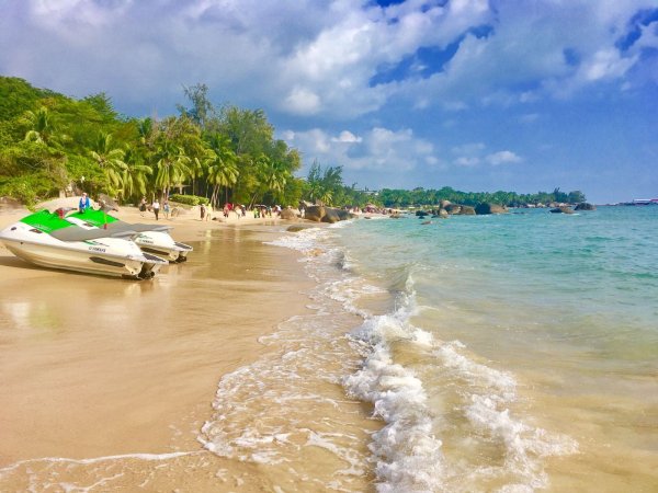 Курорт Китай остров Хайнань пляж