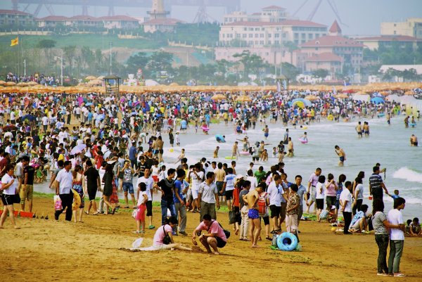 Пляжи Китая переполнены