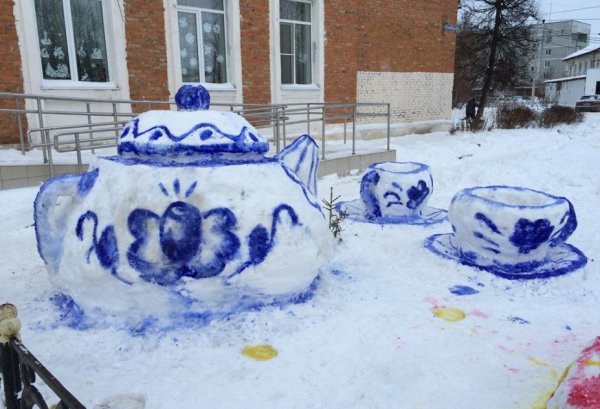 Композиция из снега для детского сада