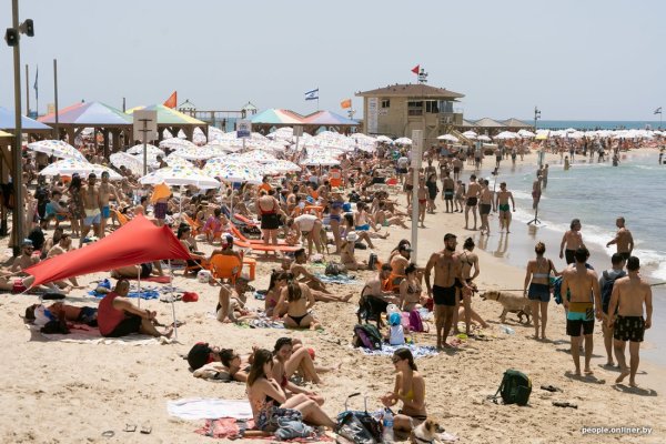 Израиль пляж люди