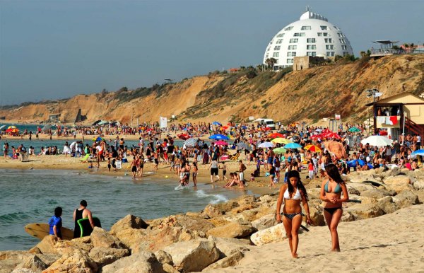 Каменистый пляж Израиль