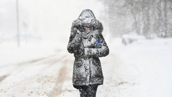 Человек под снегом