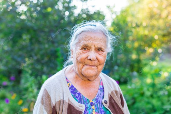 Бабушка 80 лет