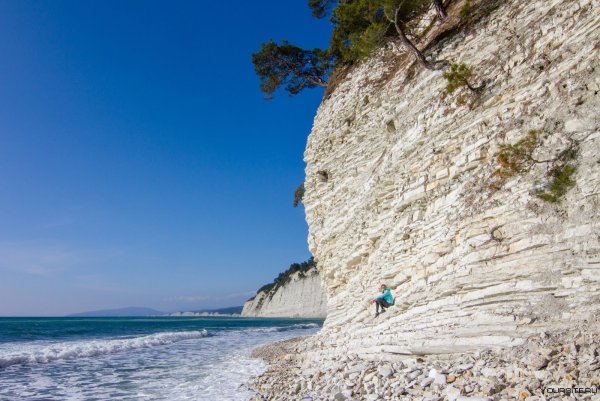 Джанхот бухта голубая бездна