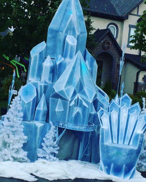 Театральная декорация "замок снежной королевы"