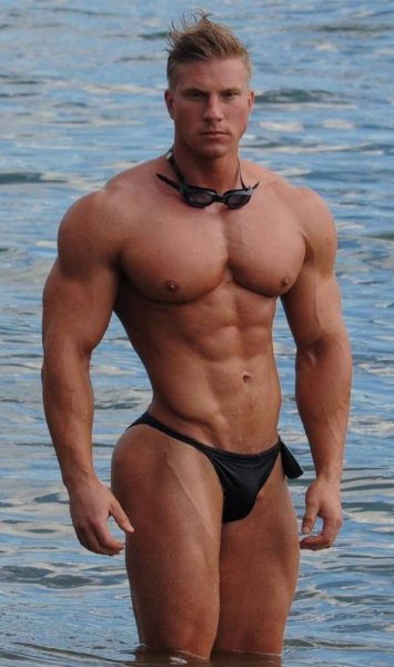 Пляжные бодибилдеры мужчины