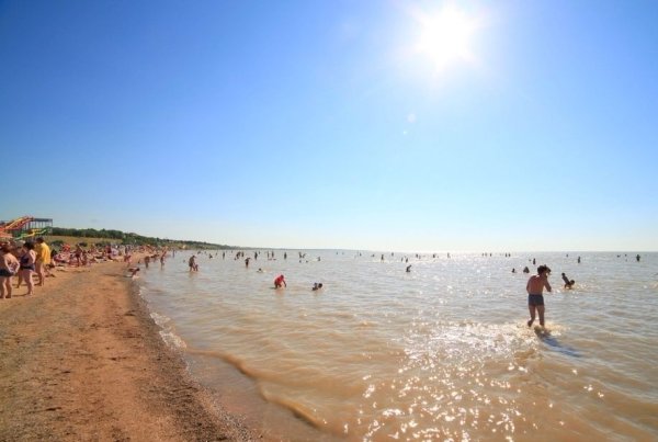 Песчаный пляж Таганрогского залива Ейск