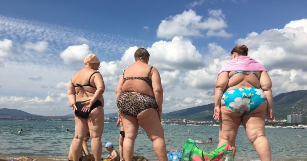 Ьолстые сьарухи натпляже