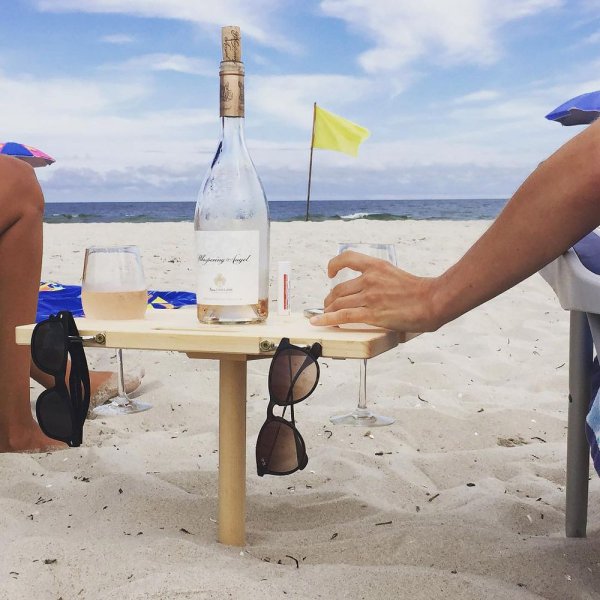 Пляжные столики деревянные