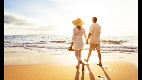 Влюбленная пара на море