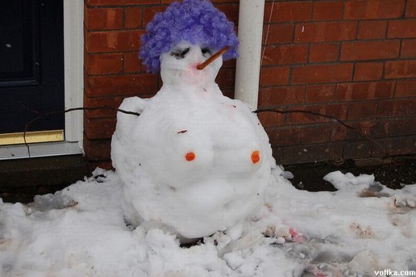 Снежная баба с грудью