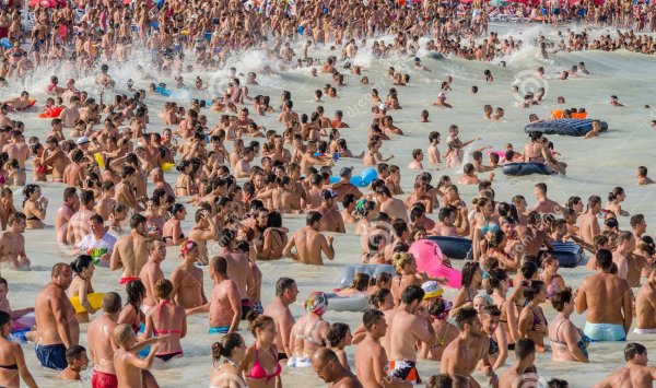 Черное море пляж много людей