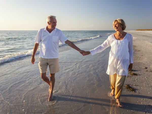 Мужчина и женщина в возрасте