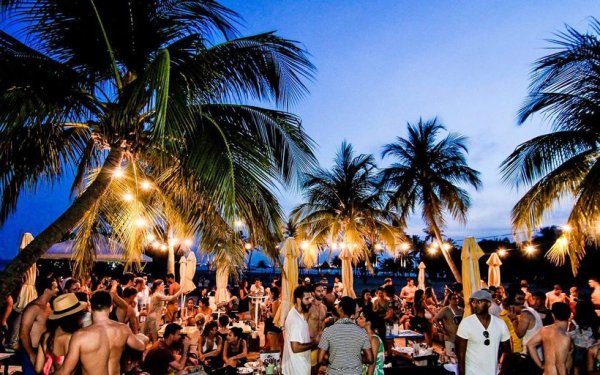 Дискотека на пляже