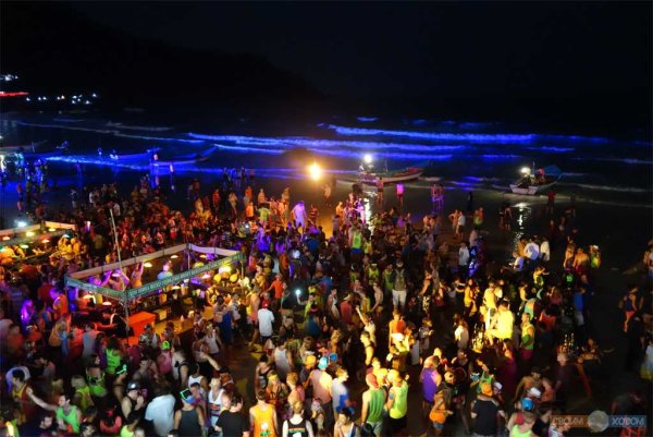 Ночная пляжная вечеринка