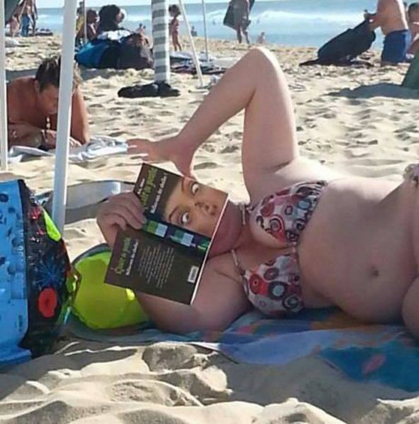 Странные люди на пляже