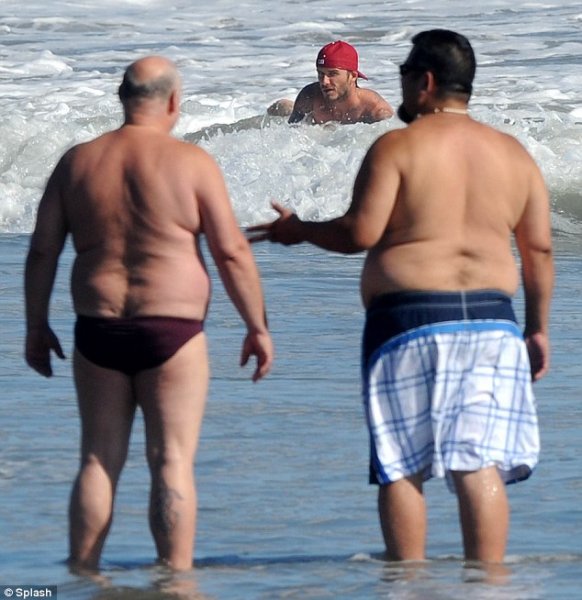 Толстяк на море