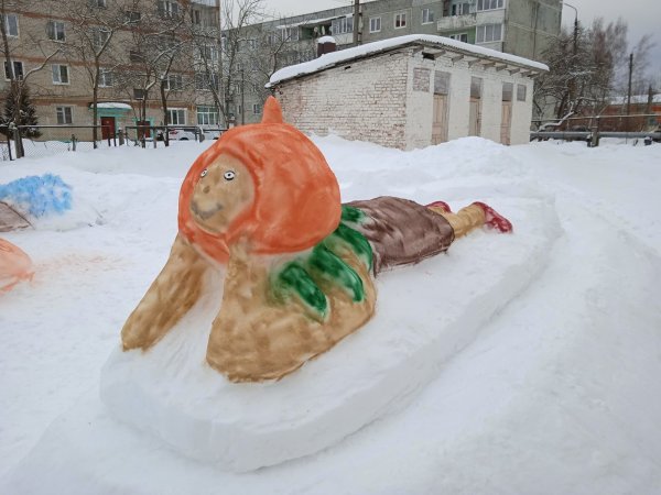 Городок Эколят из снега