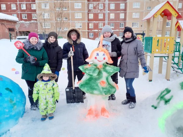 Снежные постройки Эколята в детском саду
