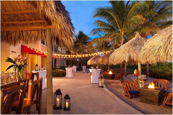 Бар на пляже Гавайи