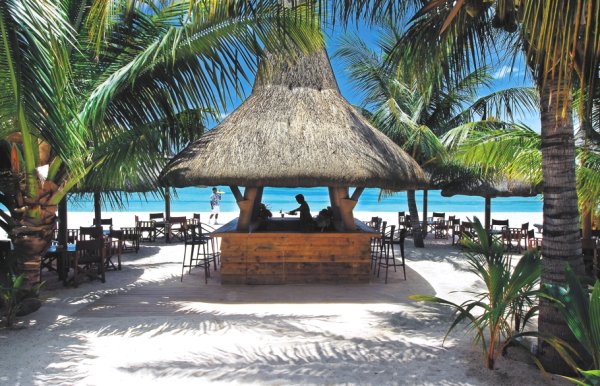 Тропический бар на пляже