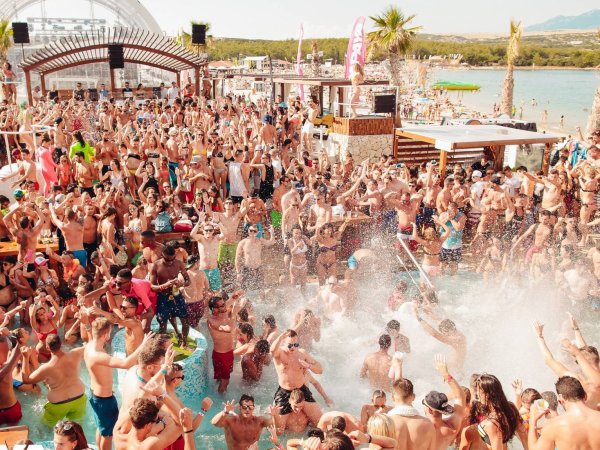 Айя Напа вечеринки