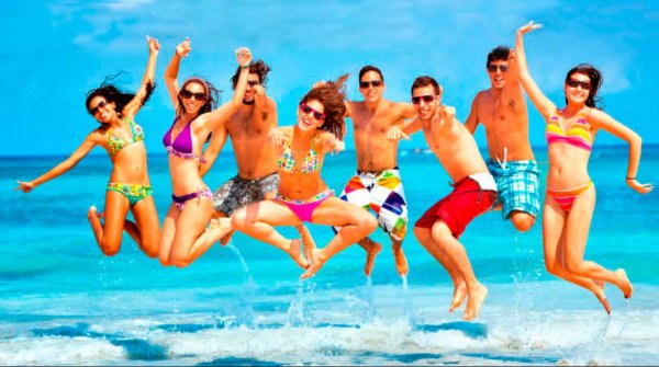 Айя Напа туристы молодежь